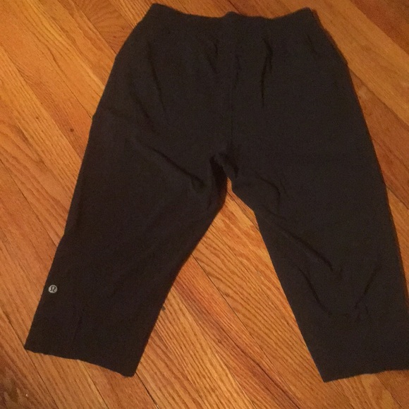 Lululemon Capri very nice - Picture 5 of 7